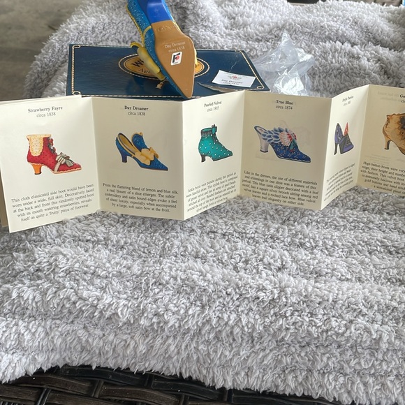 Willow Hall Age of Elegance Shoe Collection Day Dreamer hand made  hand painted - Picture 9 of 13